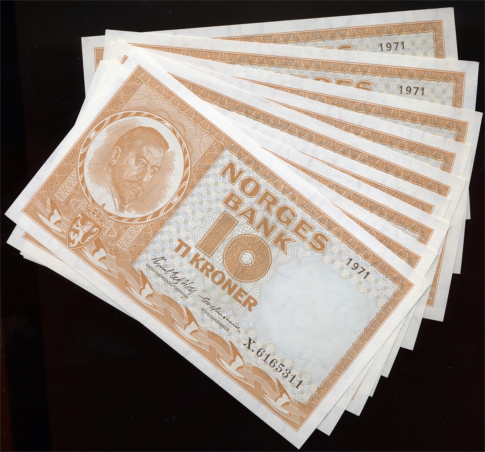 10 Kroner 1971-X Erstatning 9 Stk I Nummerrekkefølge. Kv 0- (UNC).